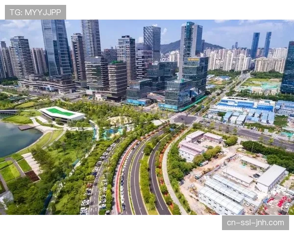政府与市场双向发力，共同推动足球产业基础设施建设